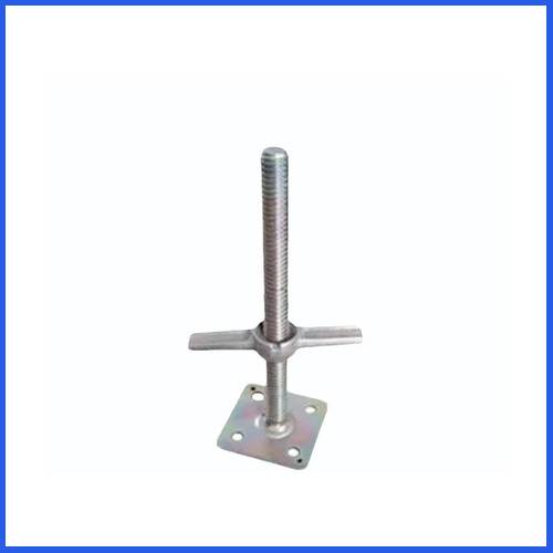 Scaffolding base jack with threaded rod and foot plate